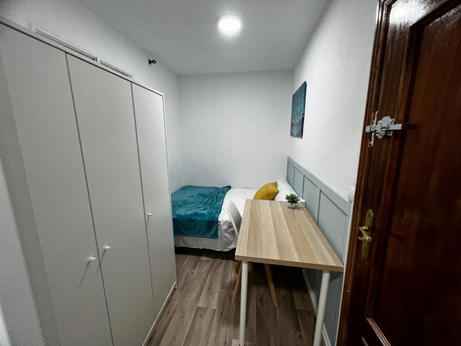 Cosy double bedroom in a shared flat in the Latina district - Madrid - chambre - ImmoJeune