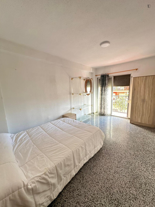 Neat and cosy double bedroom in La Creu del Grau - Valence - chambre - ImmoJeune