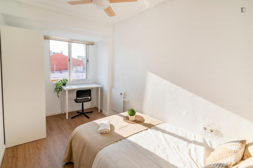 Bright single bedroom in El Cabanyal - Valence - chambre - ImmoJeune