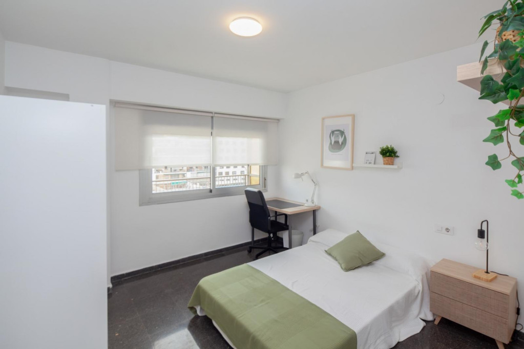 Attractive single bedroom in a property with balcony - Valence - chambre - ImmoJeune