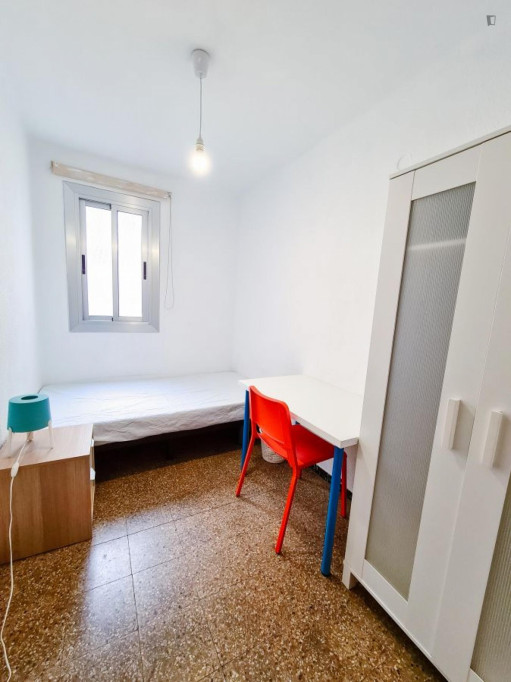 Snug single bedroom in Ciutat Jardi - Valence - chambre - ImmoJeune