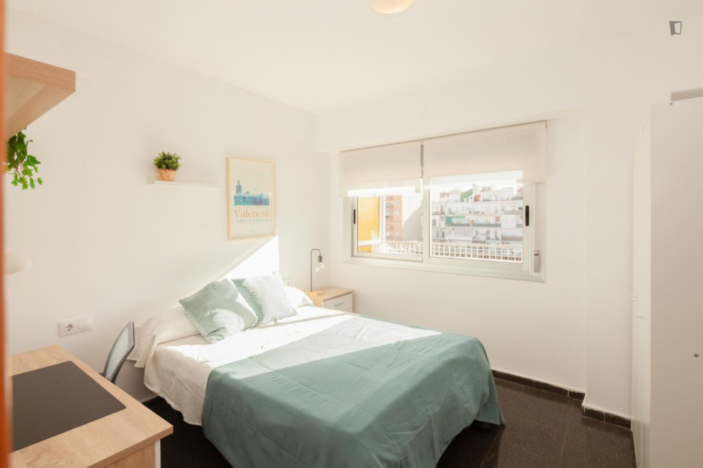 Appealing single bedroom in a property with balcony - Valence - chambre - ImmoJeune