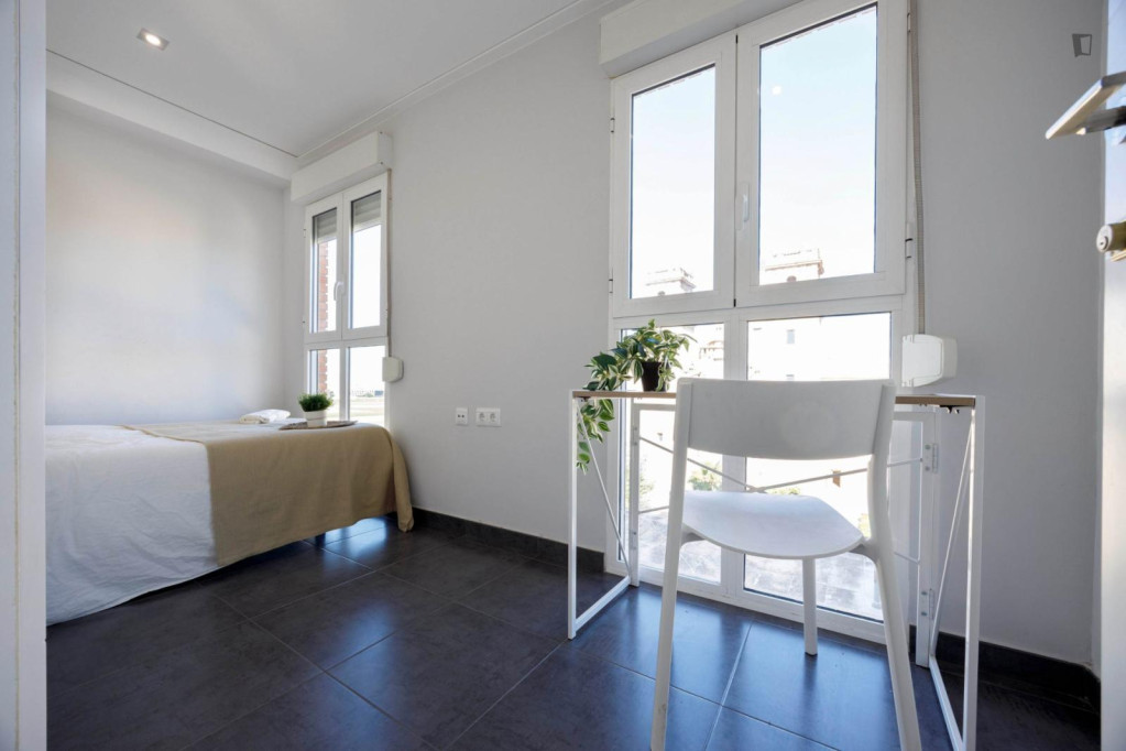 Fantastic room in 5-bedroom-apartment - Valence - chambre - ImmoJeune
