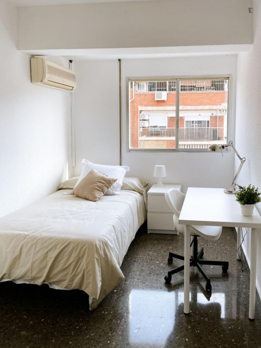 Pleasant single bedroom in Montolivet - Valence - chambre - ImmoJeune