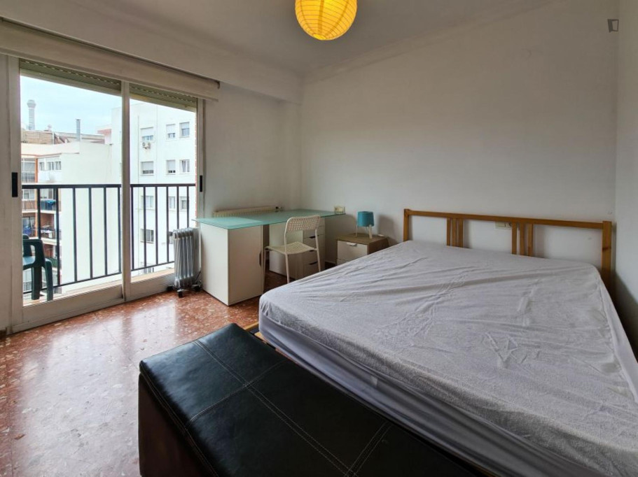 Breezy double bedroom in La Bega Baixa - Valence - chambre - ImmoJeune