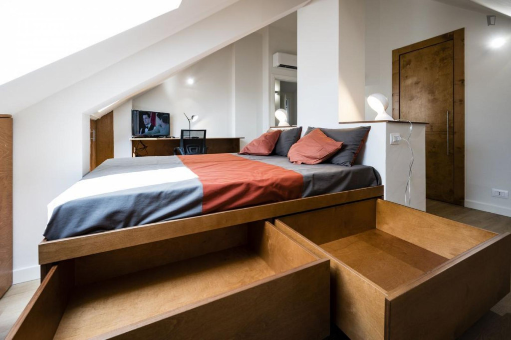 Cozy bedroom in a modern 3-bedroom apartment - Turin - chambre - ImmoJeune