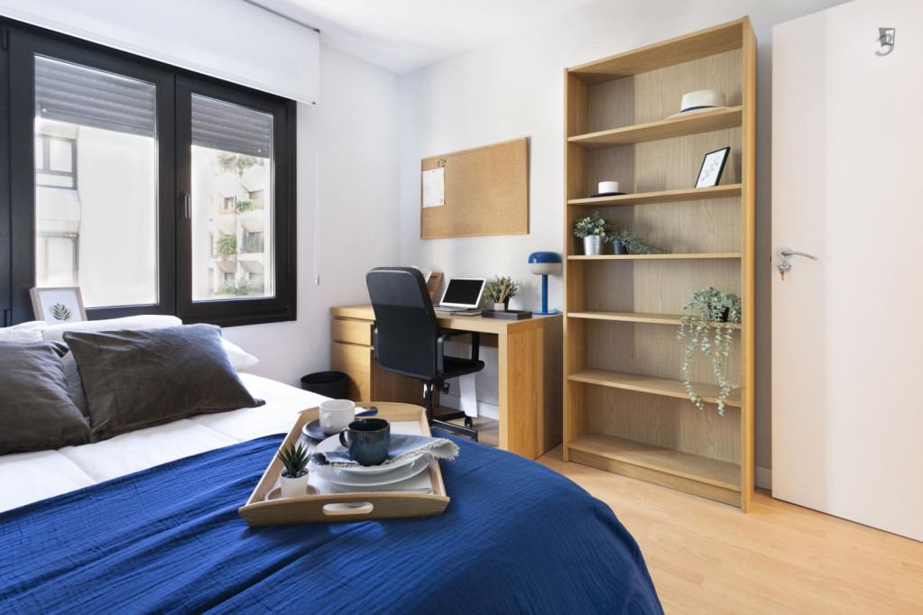Pleasing double bedroom close to Nuevos Ministerios metro station - Madrid - chambre - ImmoJeune
