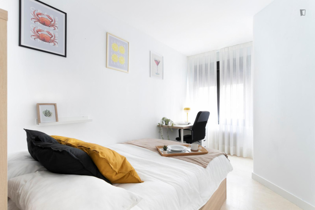 Wonderful double bedroom close to Nuevos Ministerios metro station - Madrid - chambre - ImmoJeune