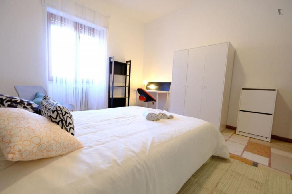 Tasteful double bedroom in the centre of Sassari - Sassari - chambre - ImmoJeune
