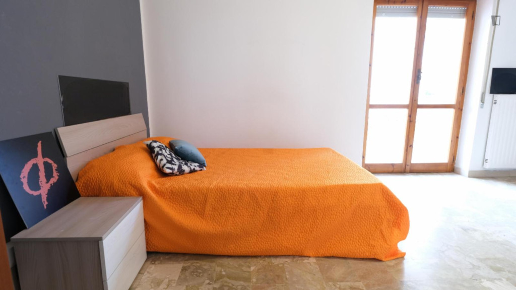 Appealing single bedroom with a balcony, near Orti di San Pietro park - Sassari - chambre - ImmoJeune