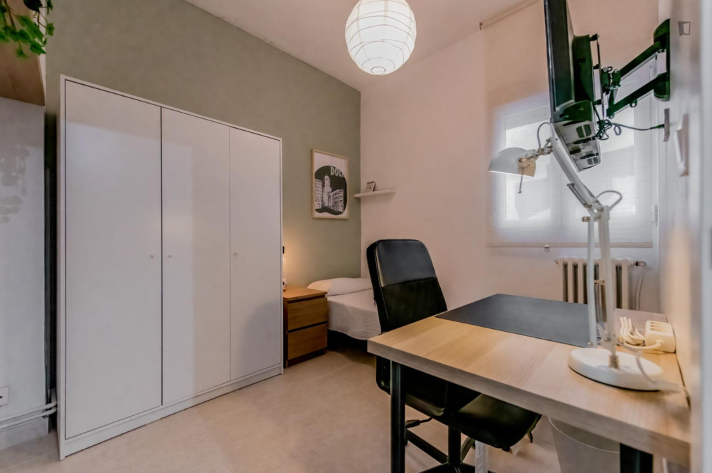 Great looking single bedroom in a property with balcony - Valladolid - chambre - ImmoJeune