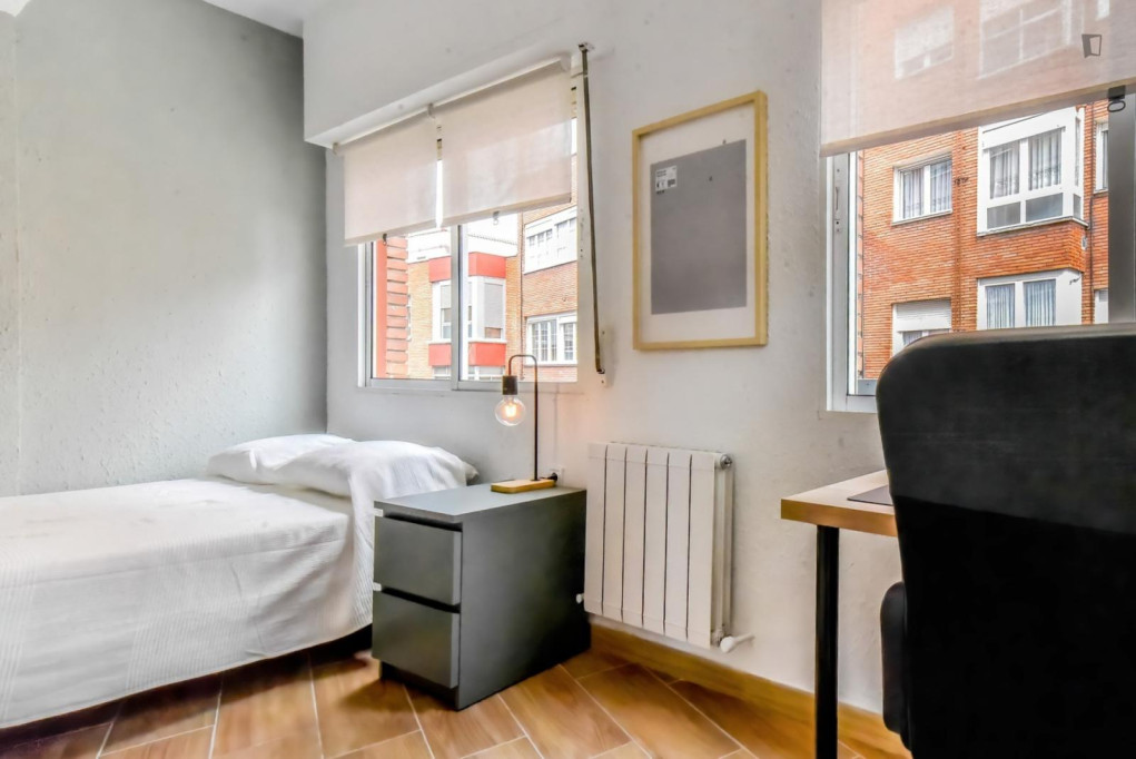 Cozy single bedroom in a property with balcony - Valladolid - chambre - ImmoJeune