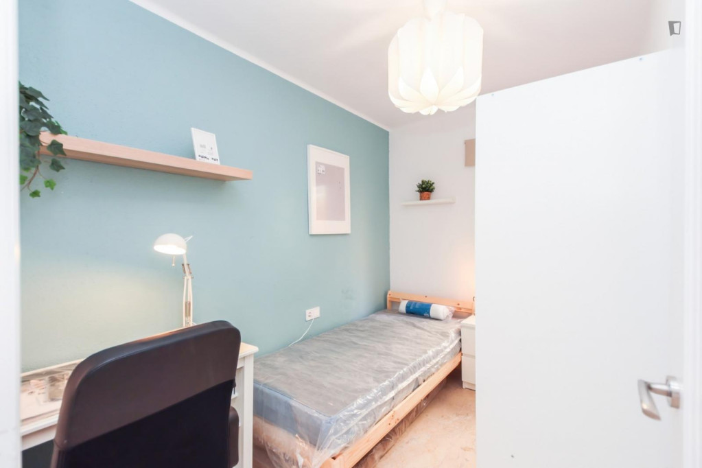 Attractive single bedroom in a property with balcony - Tarragona - chambre - ImmoJeune