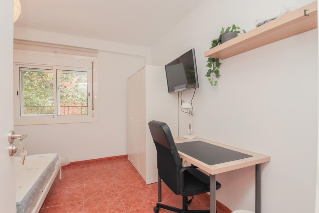 Attractive single bedroom in a property with balcony and outside area - Tarragona - chambre - ImmoJeune