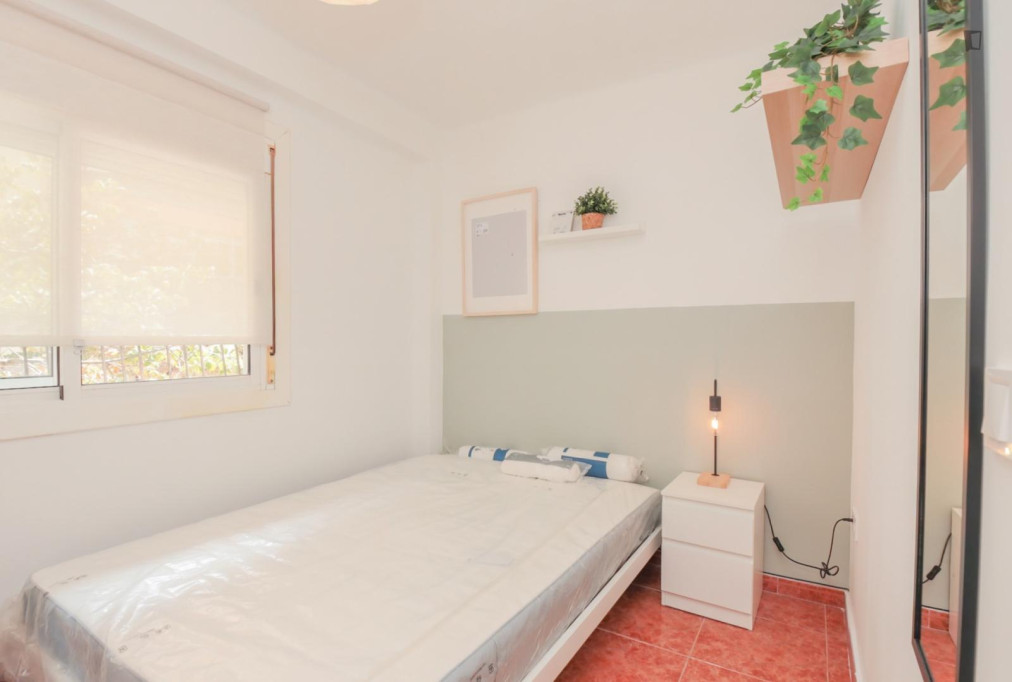 Appealing single bedroom in a property with balcony and outside area - Tarragona - chambre - ImmoJeune