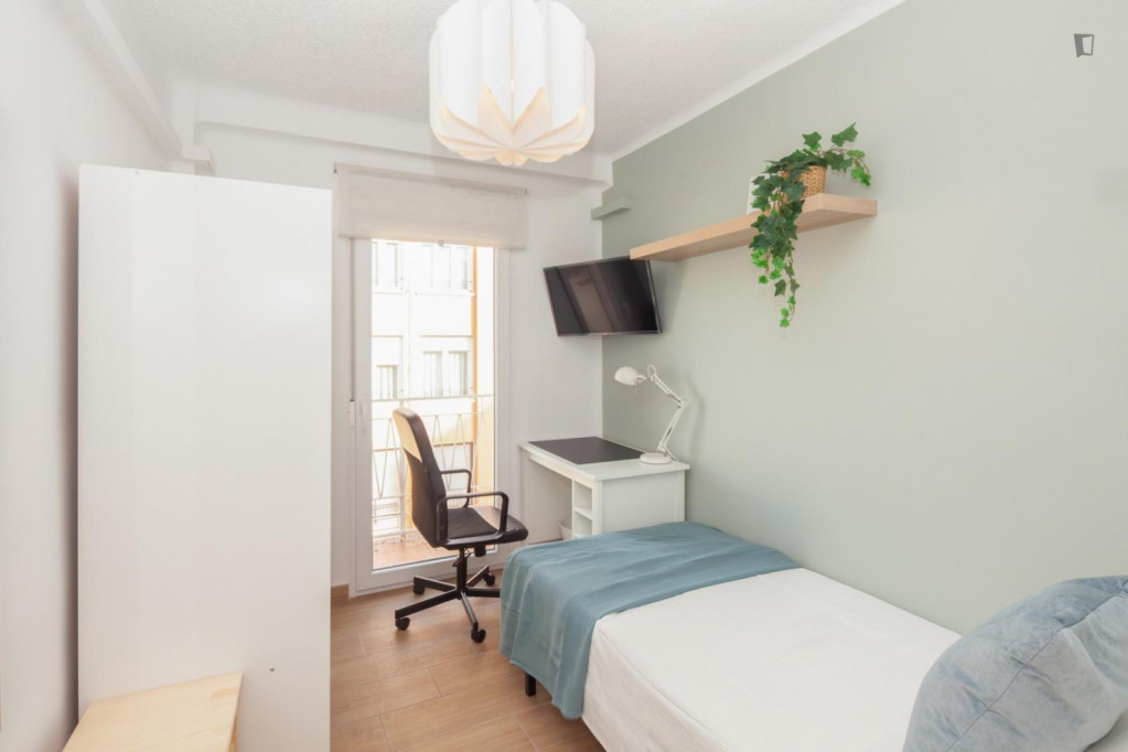 Great looking single bedroom with balcony - Valence - chambre - ImmoJeune