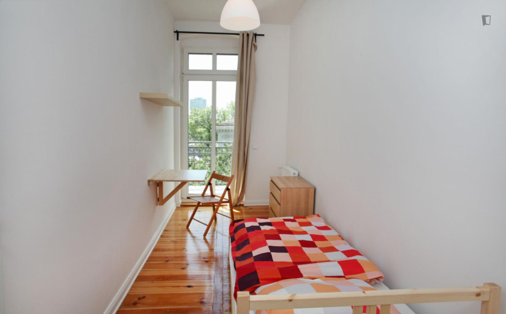 Cosy single bedroom with a balcony, in Friedrichshain - Berlin - chambre - ImmoJeune