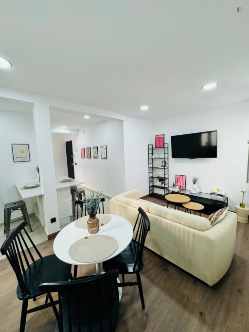 Comfortable and newly renovated apartment close to Atocha metro and train station - Madrid - chambre - ImmoJeune