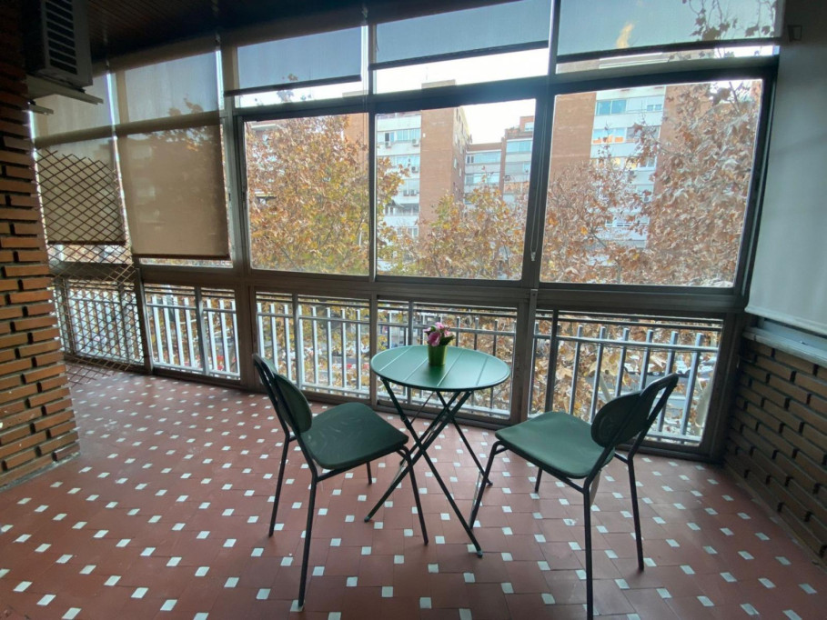 Large Appealing single bedroom with balcony - Madrid - chambre - ImmoJeune