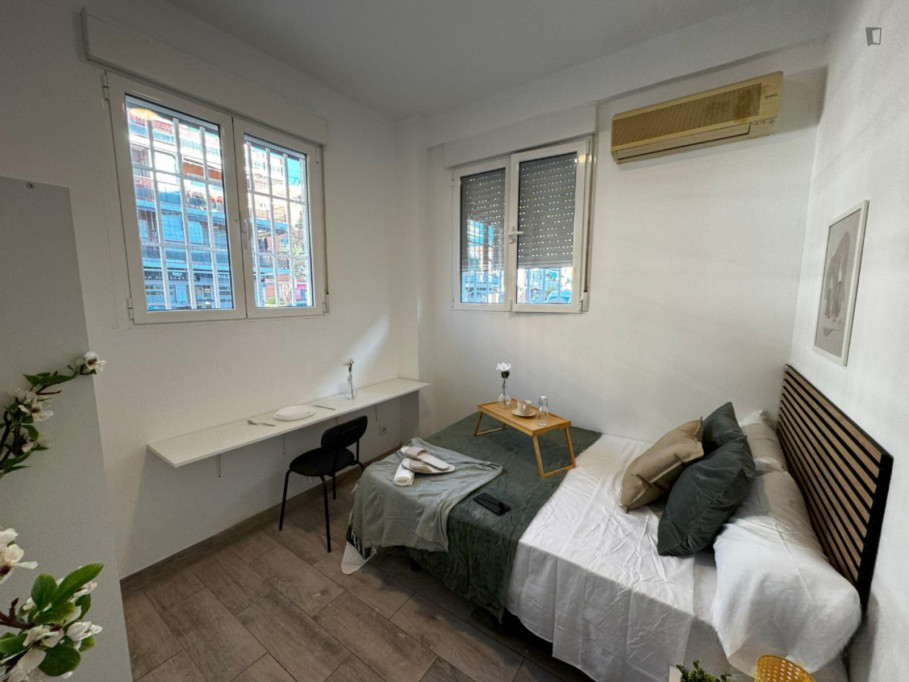 Wonderful double bedroom with A/C well connected to the city center of Madrid - Madrid - chambre - ImmoJeune