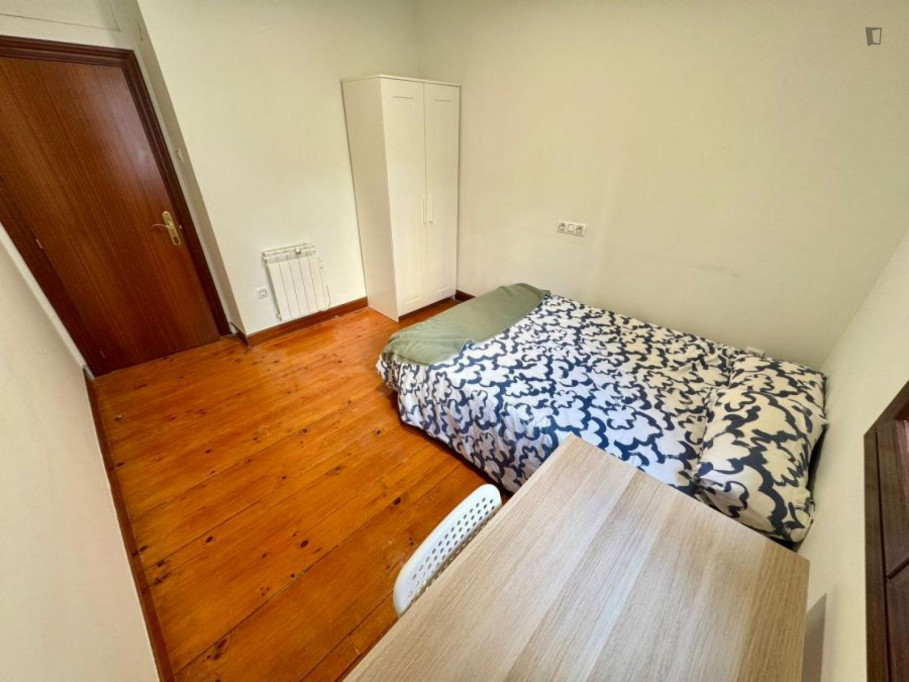 Verty comfy double bedroom in Uribarri
