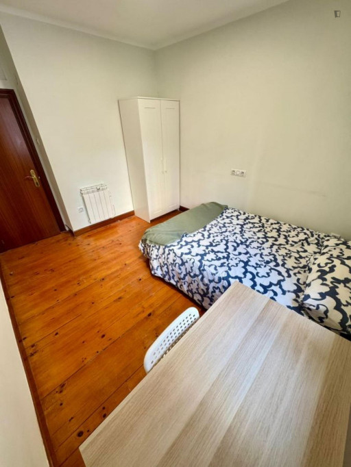 Verty comfy double bedroom in Uribarri
