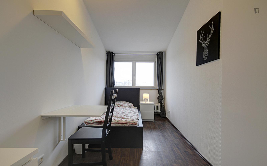 Elegant single bedroom near Bad Cannstatt train station - Stuttgart - chambre - ImmoJeune