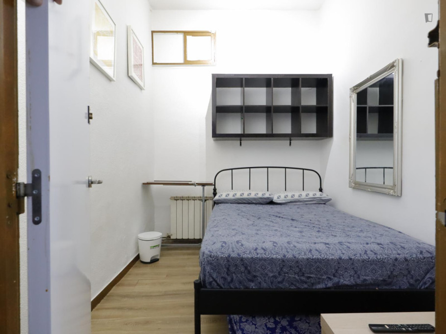 Nice double bedroom in trendy Malasaña - Madrid - chambre - ImmoJeune