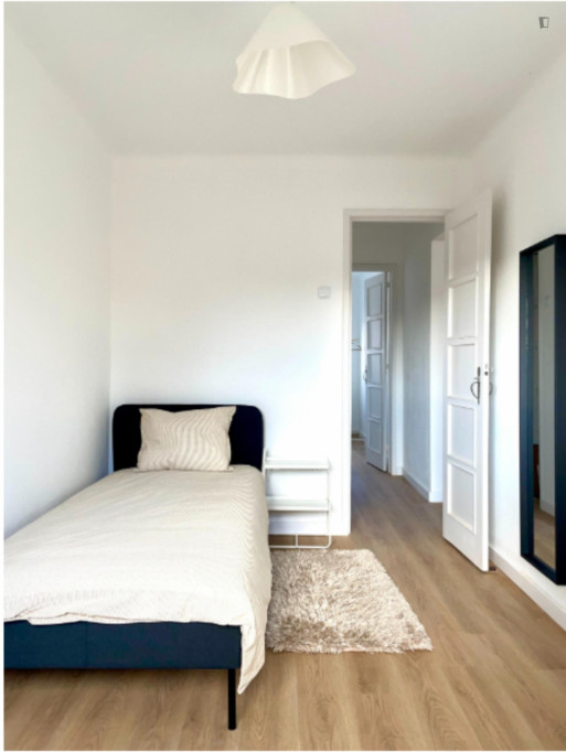 Captivating Single Bedroom close to Carnide Metro - Lisbonne - chambre - ImmoJeune