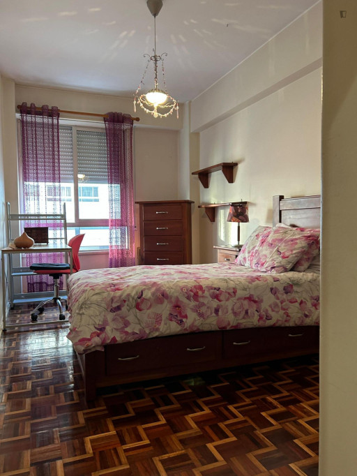 Lovely bedroom next to Escola Superior de Tecnologia da Saúde - Lisbonne - chambre - ImmoJeune