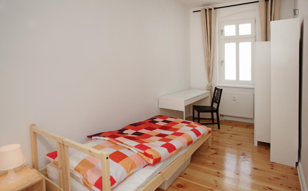 Pleasant single bedroom near the Warschauer Straße train station - Berlin - chambre - ImmoJeune