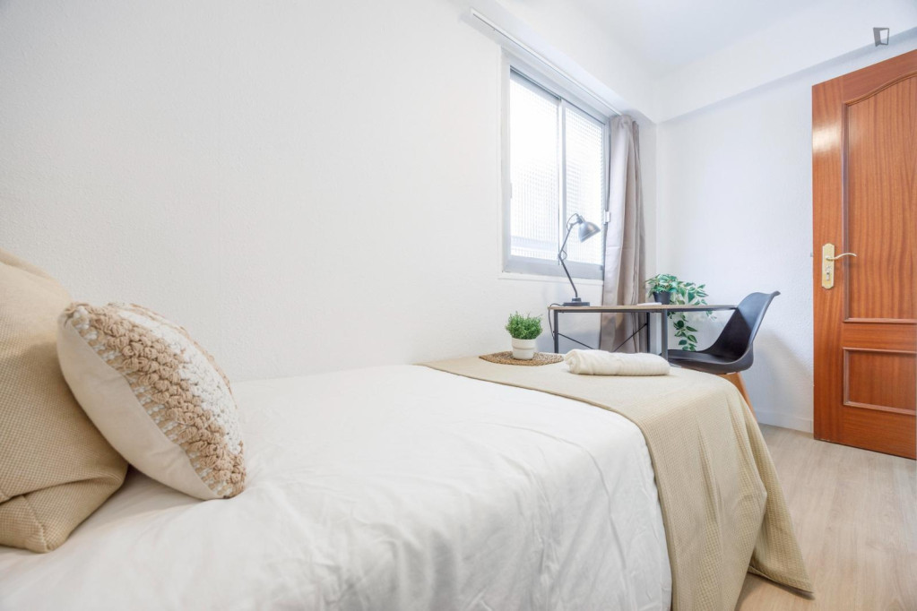 Cosy bedroom in 5-room-apartment in Benimaclet - Valence - chambre - ImmoJeune