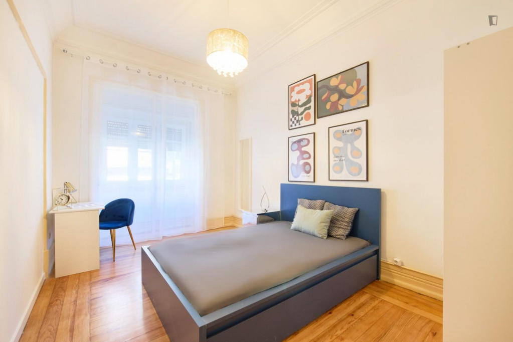 Large Appealing single bedroom in a property with balcony - Lisbonne - chambre - ImmoJeune
