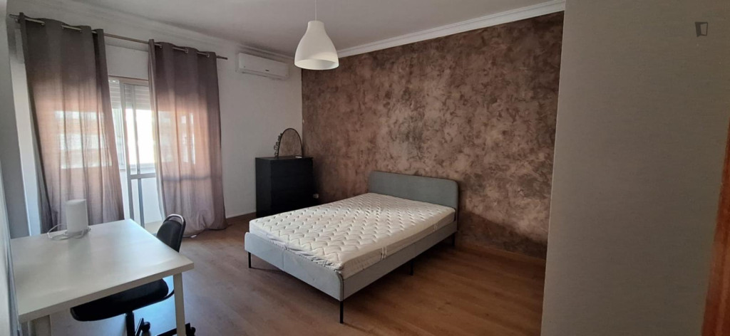 Homely double bedroom in sunny Caparica - Lisbonne - chambre - ImmoJeune