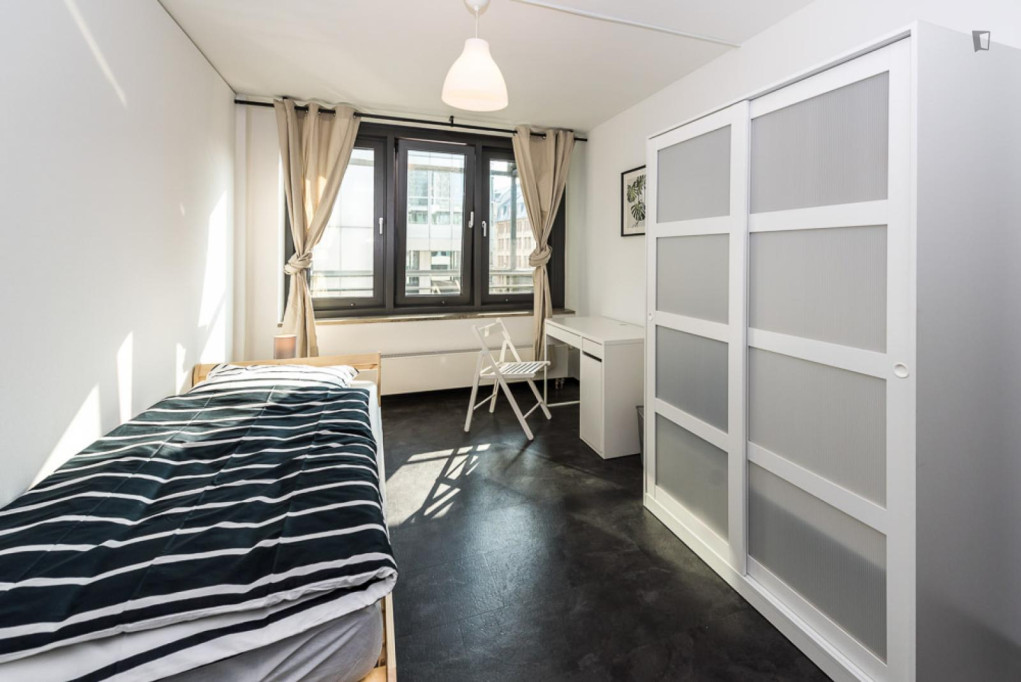 Very nice single bedroom in the Innenstadt I district - Frankfurt am Main - chambre - ImmoJeune