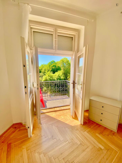 Large double bedroom in District VIII
