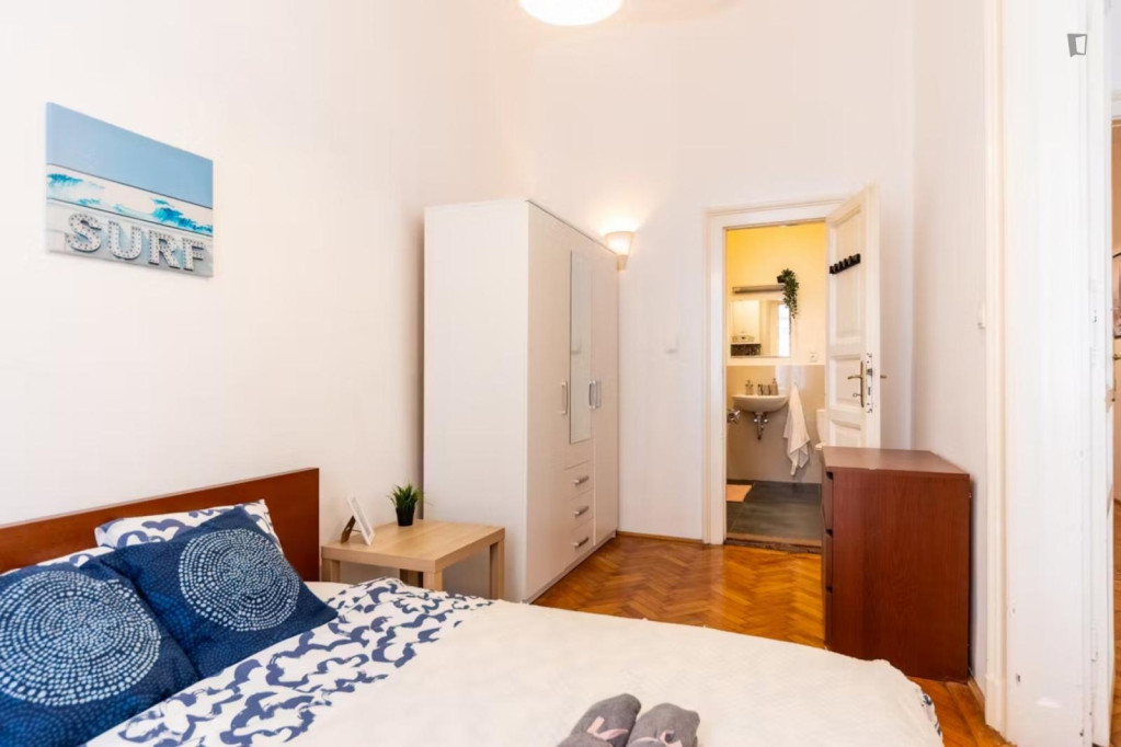 Attractive double bedroom near the Bajza utca metro