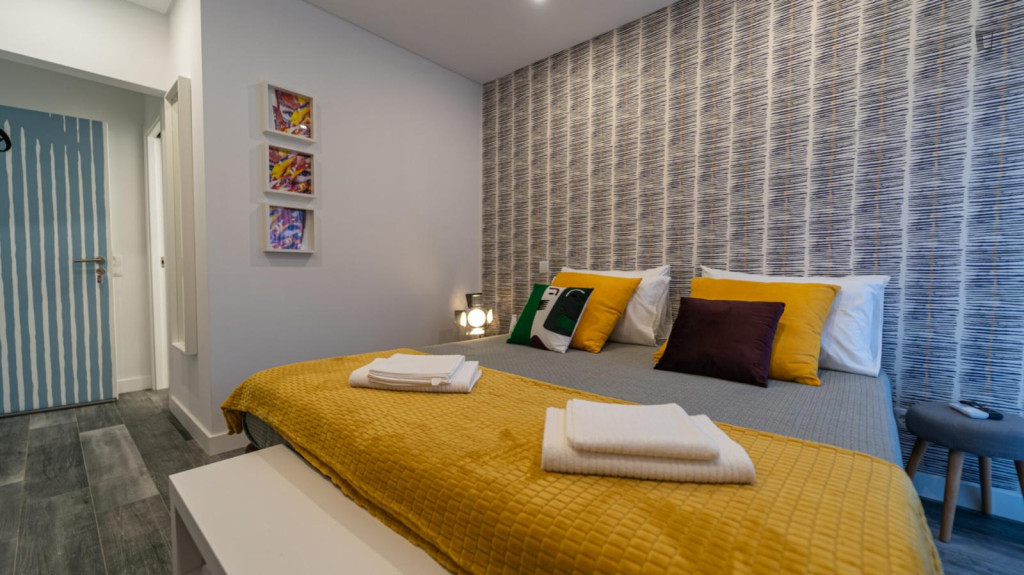 Inviting double ensuite bedroom near the Faro train station