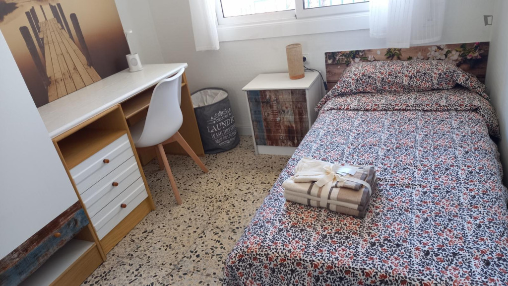 CONXITA Single room in a three bedroom apartment close to UAB - Barcelone - chambre - ImmoJeune
