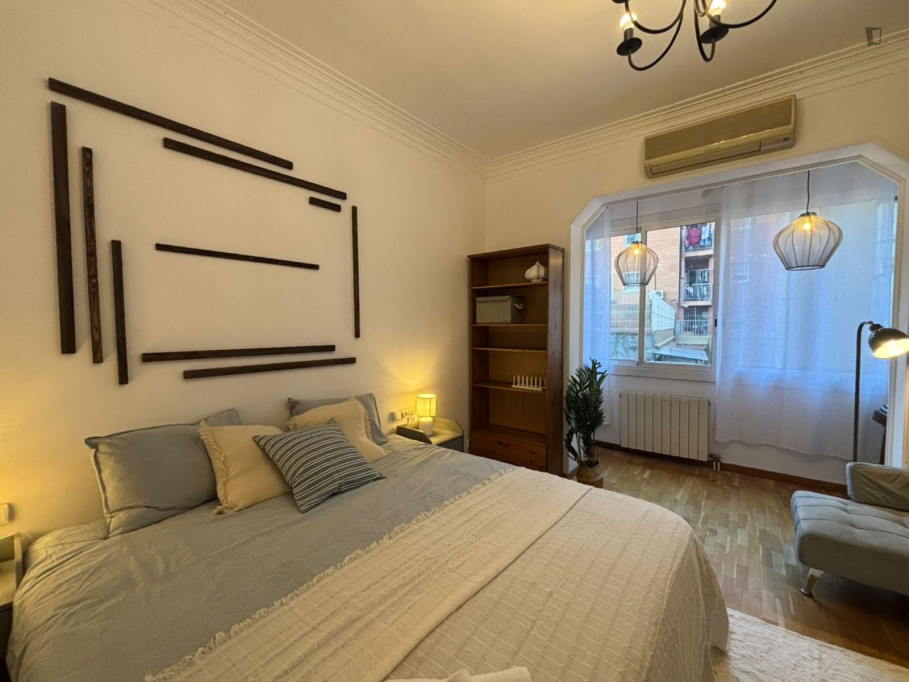 Very nice double bedroom in La Font de la Guatlla - Barcelone - chambre - ImmoJeune