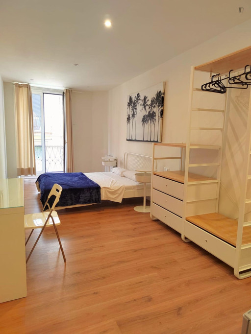 Stunning Double Bedroom with a Balcony close to Sant Antoni Metro - Barcelone - chambre - ImmoJeune