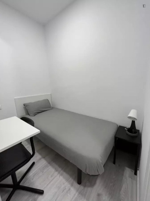 Cosy single bedroom in shared flat in Sants-Montjuïc - Barcelone - chambre - ImmoJeune