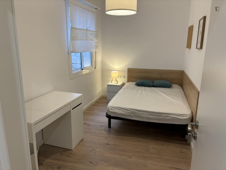 Very nice double bedroom in L'Hospitalet de Llobregat - Barcelone - chambre - ImmoJeune