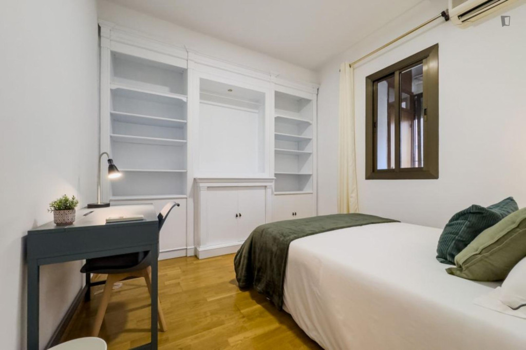 Lovely double bedroom near the Joanic metro - Barcelone - chambre - ImmoJeune