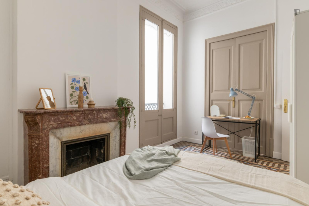 Bright double bedroom in Barri Gotic - Barcelone - chambre - ImmoJeune