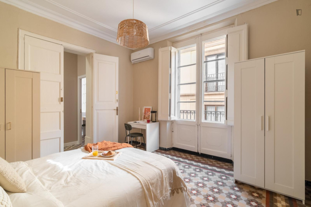 Snug double bedroom close to UPF - Barcelone - chambre - ImmoJeune