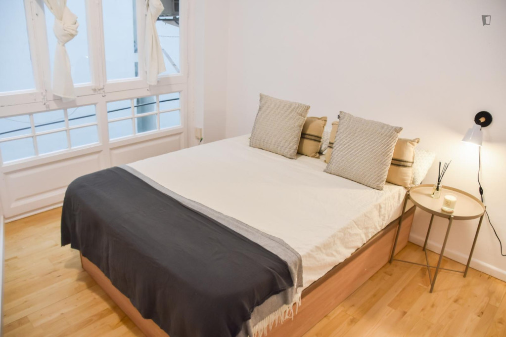 Very nice double bedroom near the Diagonal metro - Barcelone - chambre - ImmoJeune