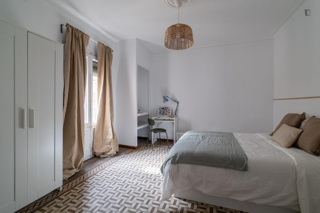 Spacious double bedroom in Ciutat Vella - Barcelone - chambre - ImmoJeune