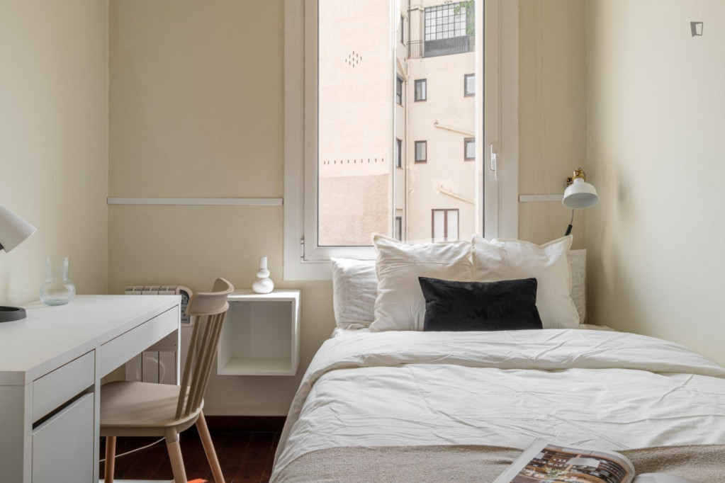 Pleasant double bedroom in Diagonal station  - Barcelone - chambre - ImmoJeune
