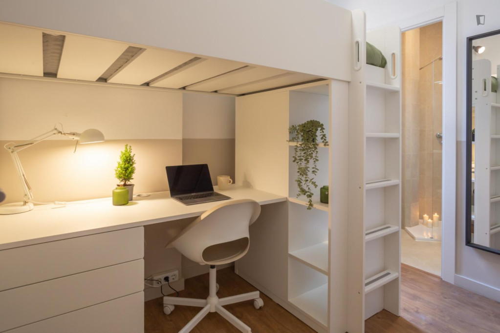 Inviting single ensuite bedroom in Sant Gervasi - la Bonanova - Barcelone - chambre - ImmoJeune
